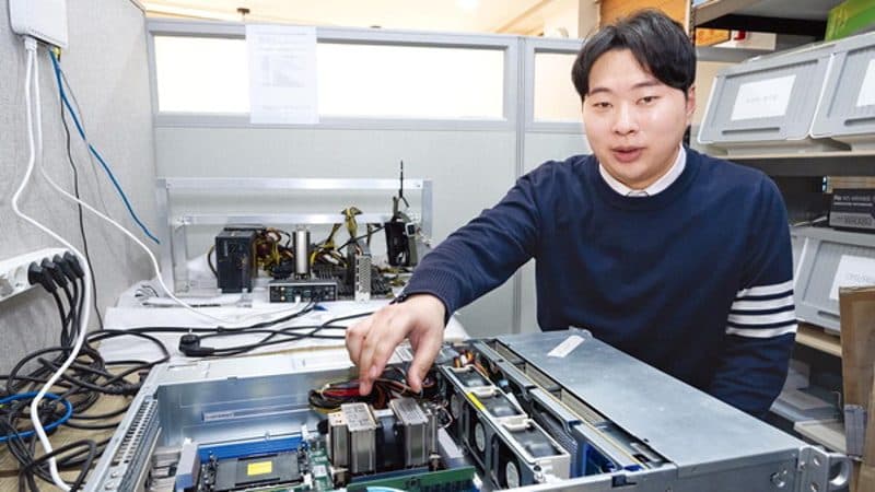 맞춤서버 매출 100억 넘본다…AI 등 사업 확대